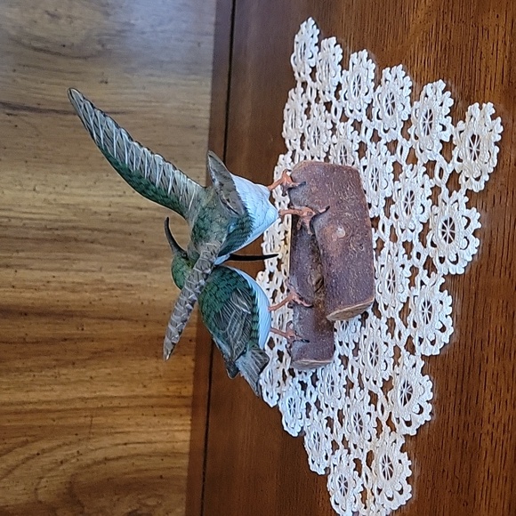 Hand painted hummingbird figure - Picture 3 of 3